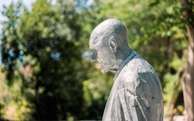 Sutivan dobio spomenik posvećen bračkom iseljeništvu i dr. Antoniju Rendiću Ivanoviću